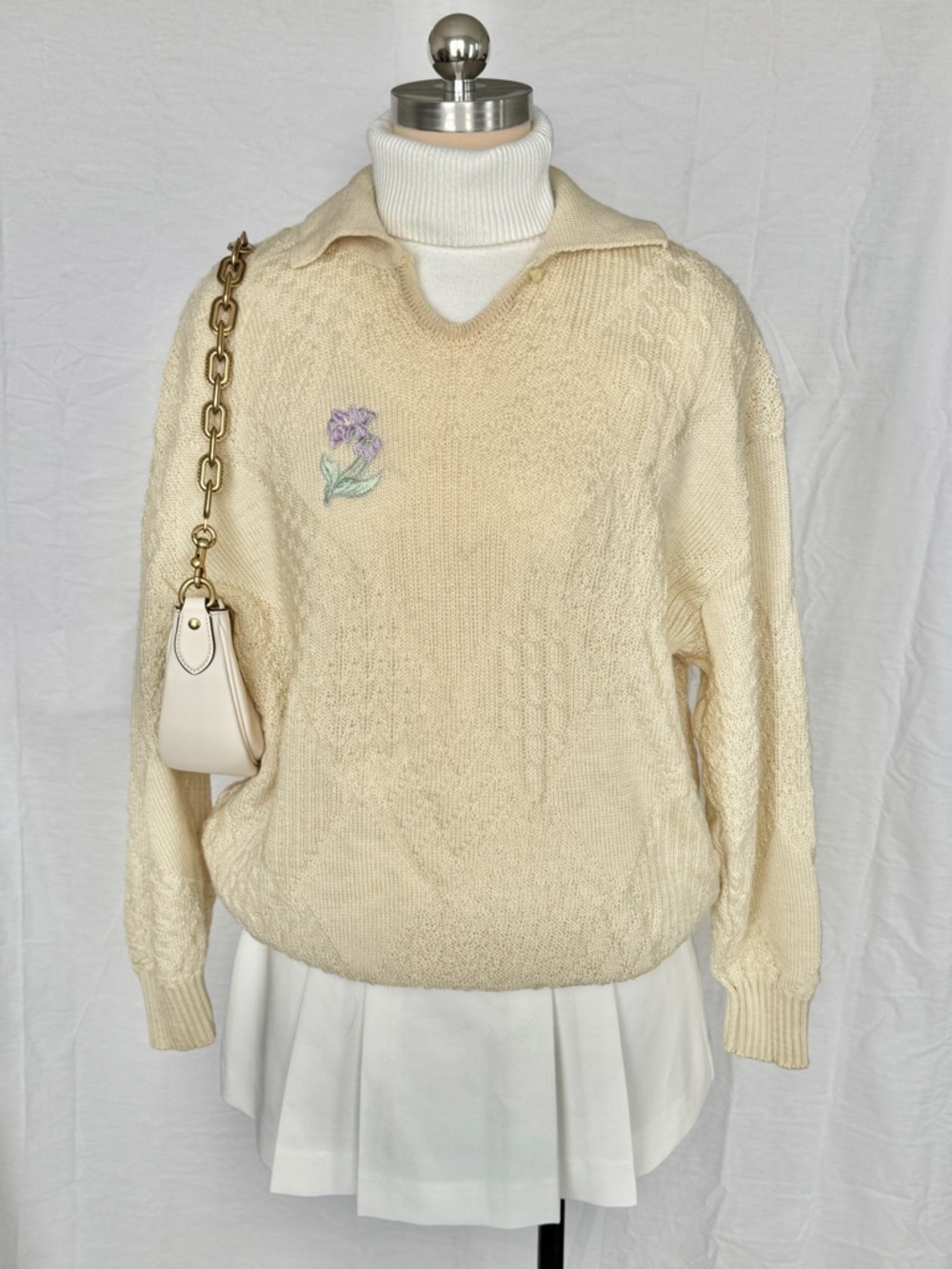 Vintage Virgin Wool Cable-Knit Pullover Sweater with Embroidered Flower
